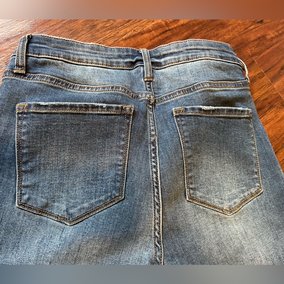 NWOT Vervet Jegging with distressing - size 28 (US size 7) - Picture 5 of 8